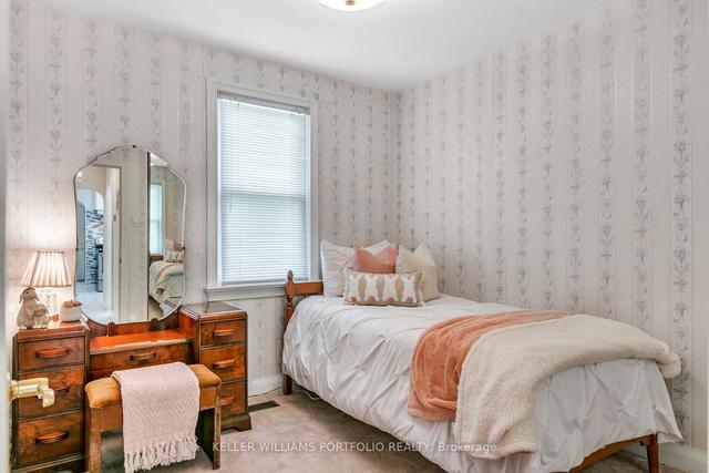 17 Thirty Third St, House detached with 2 bedrooms, 1 bathrooms and 6 parking in Toronto ON | Image 10