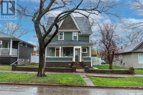 1059 Willow Avenue, Moose Jaw, SK, S6H1G5 | Card Image