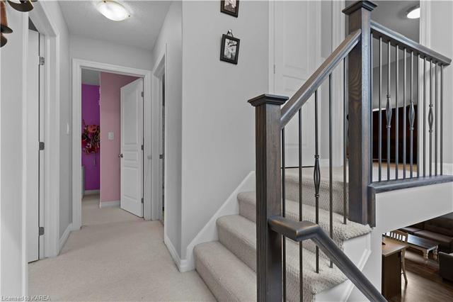 1207 Carfa Cres, House semidetached with 3 bedrooms, 2 bathrooms and 3 parking in Kingston ON | Image 10