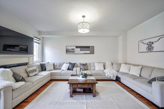 603 Nairn Cir, House detached with 5 bedrooms, 6 bathrooms and 4 parking in Milton ON | Image 2