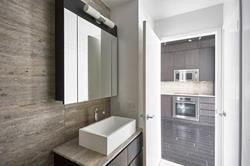3103 - 15 Iceboat Terr, Condo with 1 bedrooms, 1 bathrooms and 1 parking in Toronto ON | Image 6