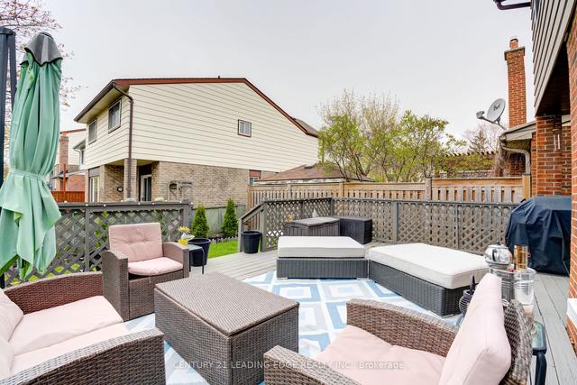 734 Briar Cres, House detached with 4 bedrooms, 3 bathrooms and 4 parking in Milton ON | Image 22