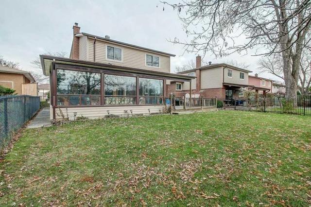 Upper - 3370 Rhonda Valy, House detached with 3 bedrooms, 1 bathrooms and 2 parking in Mississauga ON | Image 16