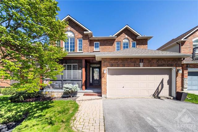 11 Witherspoon Cres, House detached with 4 bedrooms, 3 bathrooms and 4 parking in Ottawa ON | Image 1