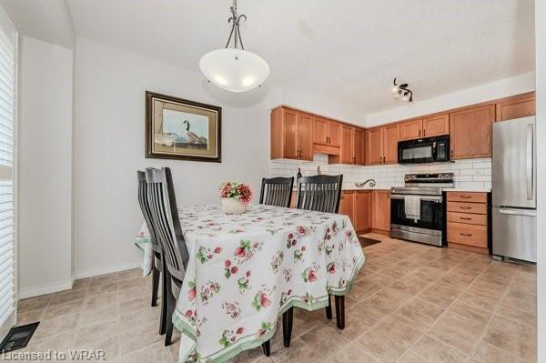 554 Wild Iris Ave, House attached with 3 bedrooms, 2 bathrooms and 2 parking in Waterloo ON | Image 6