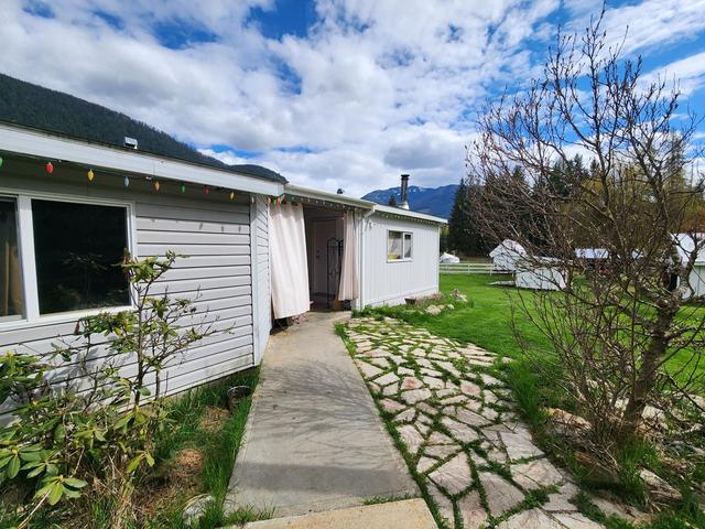 574 Mccormack Rd, House detached with 0 bedrooms, 0 bathrooms and null parking in Central Kootenay K BC | Image 1