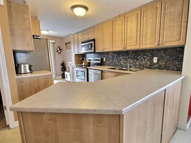 814 Lakeridge Dr, Townhouse with 2 bedrooms, 3 bathrooms and 2 parking in Ottawa ON | Image 9