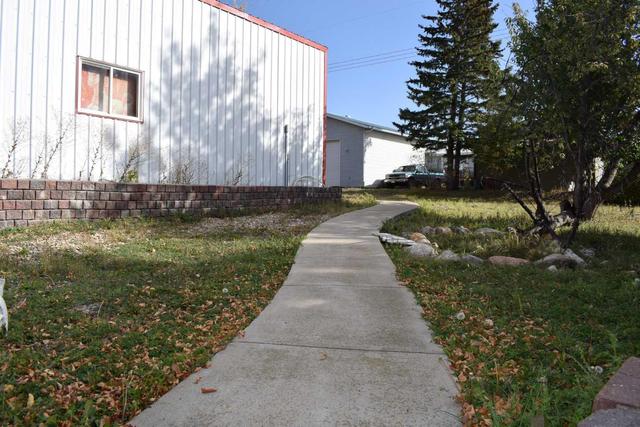 306 2 Ave, House detached with 3 bedrooms, 1 bathrooms and 6 parking in Kneehill County AB | Image 9