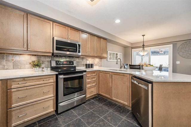 35 Atto Dr, House detached with 3 bedrooms, 4 bathrooms and 6 parking in Guelph ON | Image 6