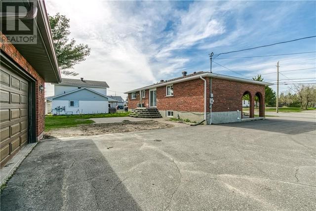 123 Cote Blvd, House detached with 6 bedrooms, 2 bathrooms and null parking in Greater Sudbury ON | Image 27