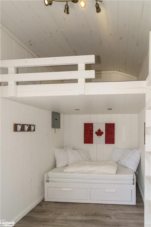 The cottage entry has a spot for winter boots and winter coats, with storage baskets for scarves and mittens. Muskoka is not to be missed in the winter, to increase your family's enjoyment of that sea | Image 17