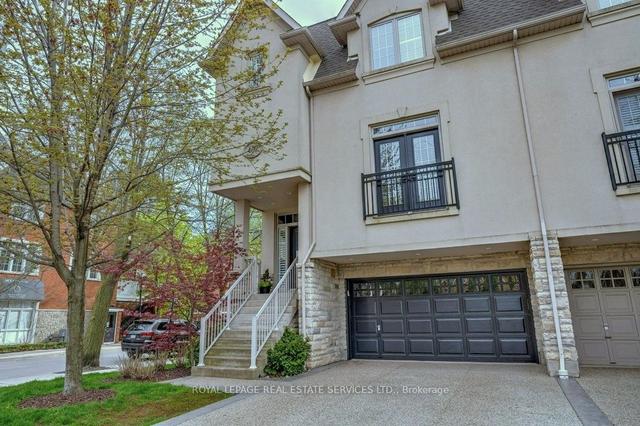 402 Martha St, House attached with 3 bedrooms, 4 bathrooms and 4 parking in Burlington ON | Image 1