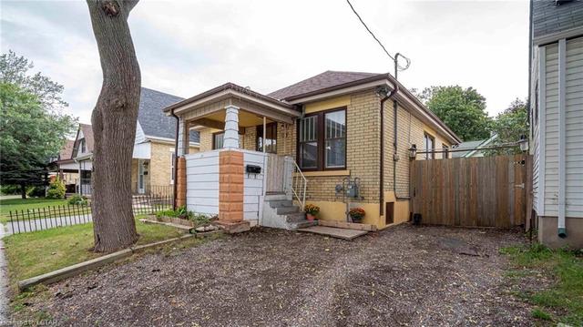 118 Inkerman St, House detached with 2 bedrooms, 1 bathrooms and 3 parking in London ON | Image 1