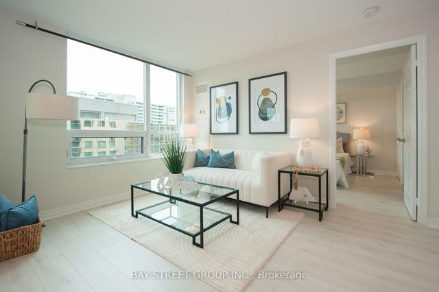 1210 - 208 Enfield Pl, Condo with 2 bedrooms, 2 bathrooms and 1 parking in Mississauga ON | Image 2