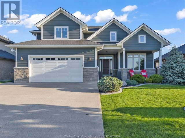 211 Maxwell Cres, House detached with 4 bedrooms, 3 bathrooms and null parking in Lakeshore ON | Image 1