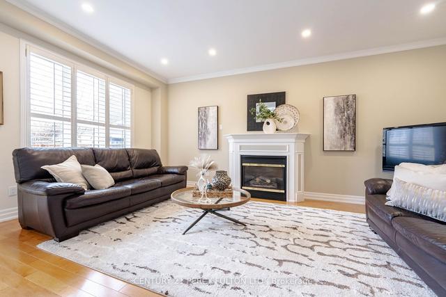 47 Waterbridge Way, House detached with 4 bedrooms, 3 bathrooms and 6 parking in Toronto ON | Image 3