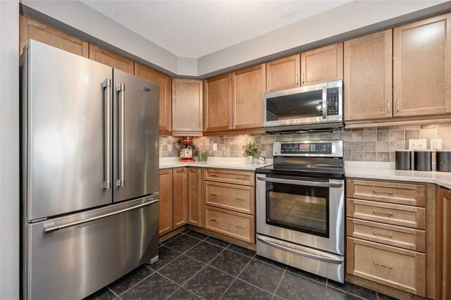 35 Atto Dr, House detached with 3 bedrooms, 4 bathrooms and 6 parking in Guelph ON | Image 5