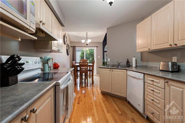 189 Scout St, Townhouse with 2 bedrooms, 2 bathrooms and 3 parking in Ottawa ON | Image 9