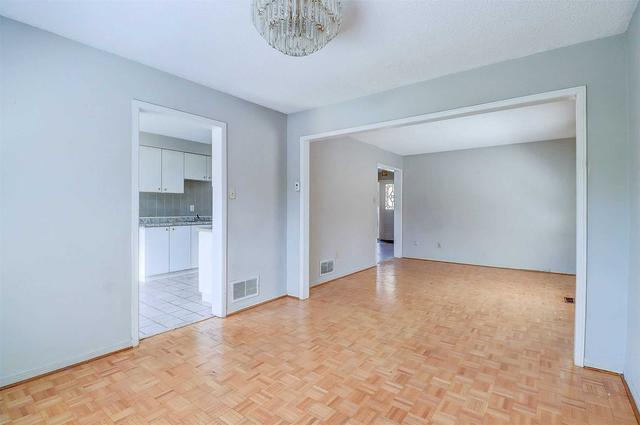 18 Keefer Ct, House detached with 3 bedrooms, 4 bathrooms and 3 parking in Vaughan ON | Image 4