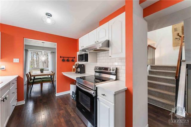 6806 Bilberry Dr, Townhouse with 3 bedrooms, 3 bathrooms and 2 parking in Ottawa ON | Image 13