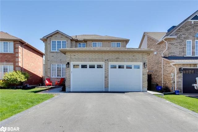19 Sherwood Crt, House detached with 3 bedrooms, 2 bathrooms and 6 parking in Barrie ON | Image 1