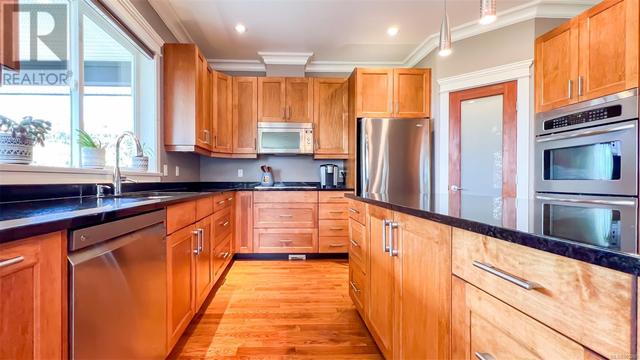 3431 Mary Anne Cres, House detached with 5 bedrooms, 4 bathrooms and 5 parking in Colwood BC | Image 13
