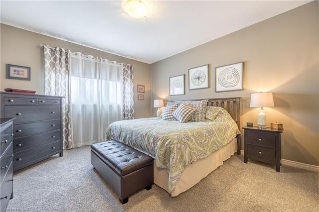 25 Wilfrid Laurier Crescent, House detached with 4 bedrooms, 3 bathrooms and 4 parking in St. Catharines ON | Image 5