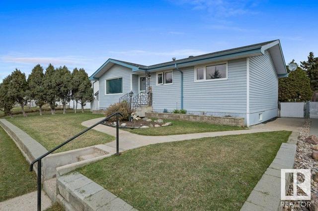 5532 142a Ave Nw, House detached with 3 bedrooms, 2 bathrooms and null parking in Edmonton AB | Image 3