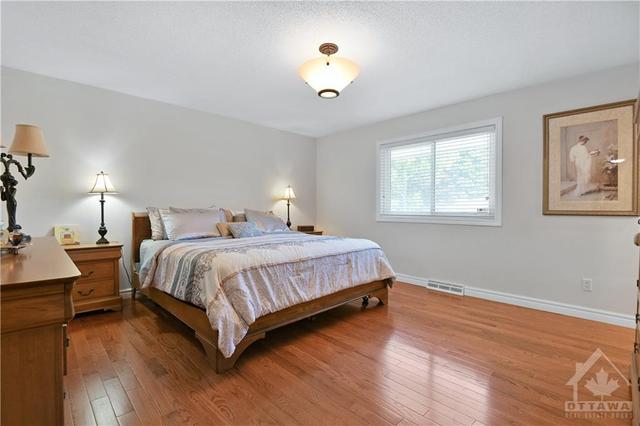 269 Roger Rd, House detached with 5 bedrooms, 4 bathrooms and 4 parking in Ottawa ON | Image 20