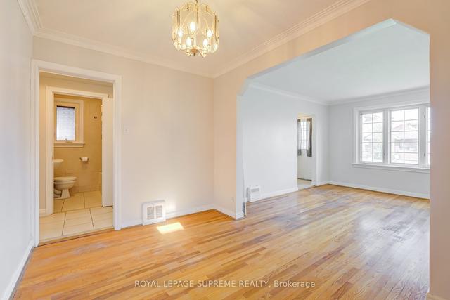 UPPER - 20 Parkchester Rd, House detached with 2 bedrooms, 2 bathrooms and 1 parking in Toronto ON | Image 20