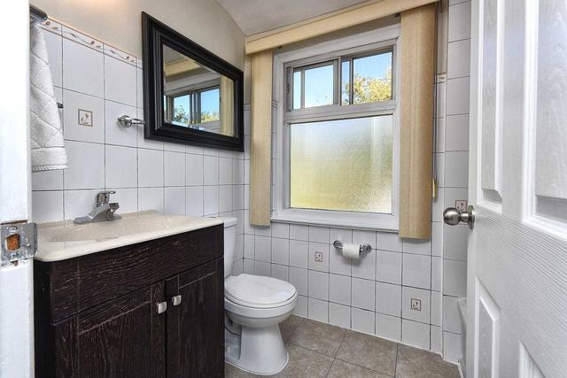 158 Woodfern Dr, House semidetached with 3 bedrooms, 2 bathrooms and 4 parking in Toronto ON | Image 10