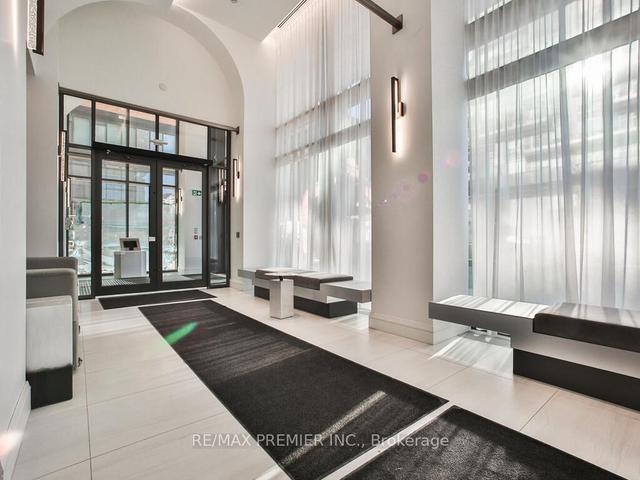 2909 - 39 Roehampton Ave, Condo with 3 bedrooms, 2 bathrooms and 1 parking in Toronto ON | Image 23