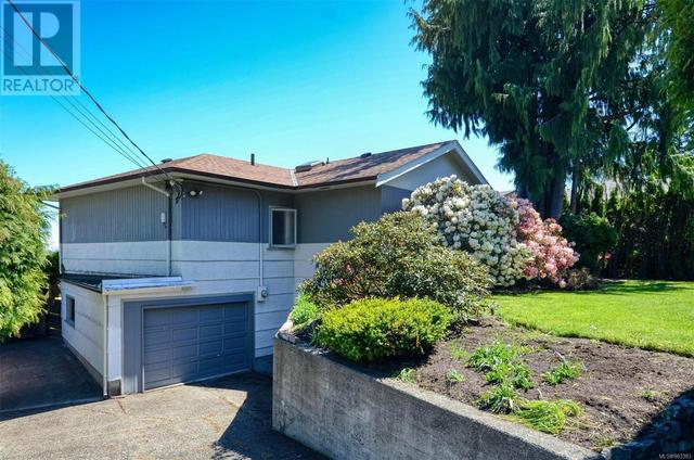 5049 Wesley Rd, House detached with 3 bedrooms, 1 bathrooms and 2 parking in Saanich BC | Image 57
