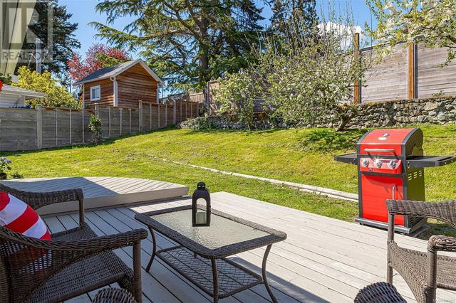 145 Paddock Pl, House detached with 3 bedrooms, 2 bathrooms and 1 parking in View Royal BC | Image 25
