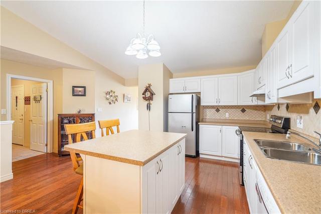 24 - 35 Cobden Crt, House attached with 2 bedrooms, 2 bathrooms and 2 parking in Brantford ON | Image 5