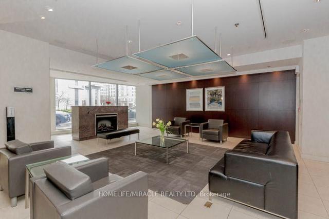 1915 - 36 Lee Centre Dr, Condo with 1 bedrooms, 1 bathrooms and 1 parking in Toronto ON | Image 2