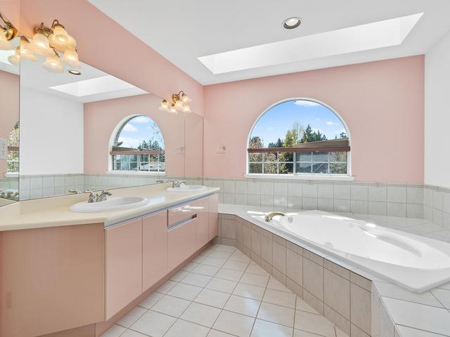 12589 17 A Avenue, House other with 5 bedrooms, 3 bathrooms and 6 parking in White Rock BC | Image 16