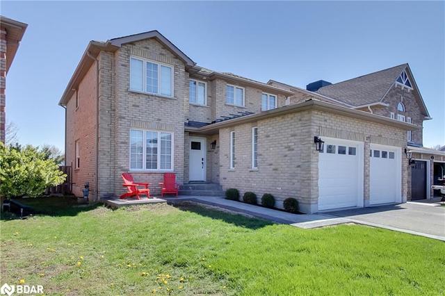 19 Sherwood Crt, House detached with 3 bedrooms, 2 bathrooms and 6 parking in Barrie ON | Image 2