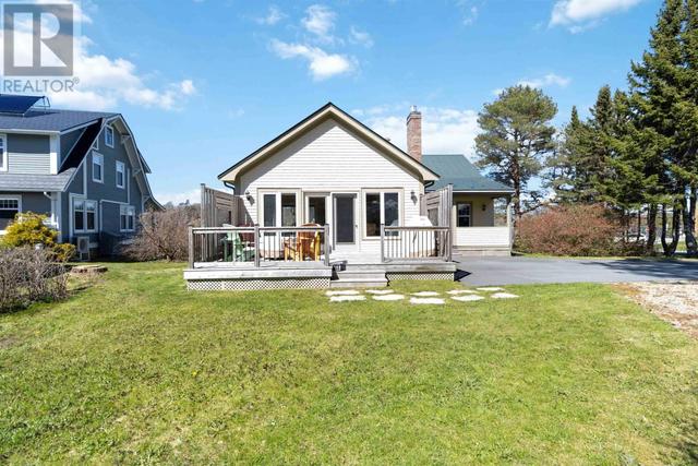 720 Main St, House detached with 3 bedrooms, 2 bathrooms and null parking in Mahone Bay NS | Image 3
