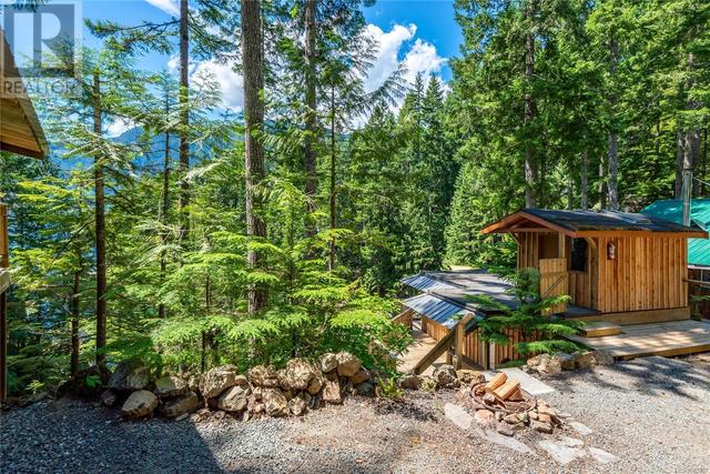 42 Baikie Dr, House detached with 2 bedrooms, 1 bathrooms and 2 parking in Strathcona D (Oyster Bay   Buttle Lake) BC | Image 16