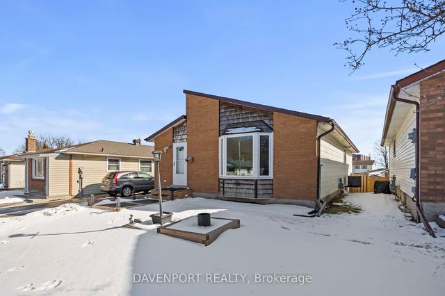 65 Blackhorne Cres, House detached with 3 bedrooms, 1 bathrooms and 2 parking in Kitchener ON | Image 1