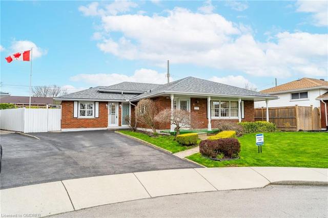 6 Crozier Crt, House detached with 3 bedrooms, 2 bathrooms and 2 parking in Hamilton ON | Image 1