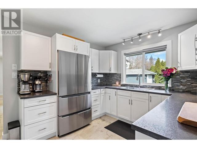 1821 Ethel St, House detached with 4 bedrooms, 3 bathrooms and 4 parking in Kelowna BC | Image 11