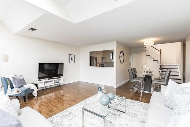 PH1 - 200 Robert Speck Pky, Condo with 2 bedrooms, 3 bathrooms and 2 parking in Mississauga ON | Image 4