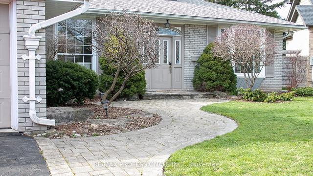 139 Princess Anne Cres, House detached with 4 bedrooms, 3 bathrooms and 6 parking in Toronto ON | Image 12