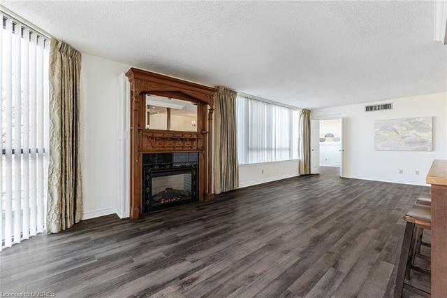 208 - 1230 Marlborough Crt, House attached with 2 bedrooms, 2 bathrooms and 1 parking in Oakville ON | Image 9