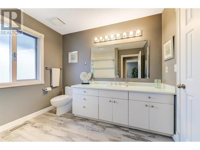 1610 Highland Dr N, House detached with 4 bedrooms, 2 bathrooms and 2 parking in Kelowna BC | Image 66