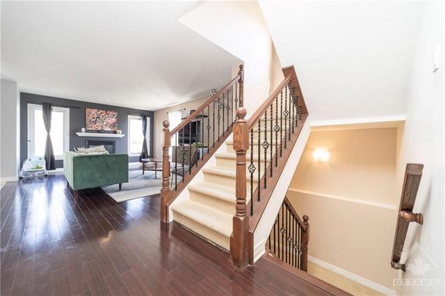 229 Felicia Cres, Townhouse with 4 bedrooms, 4 bathrooms and 2 parking in Ottawa ON | Image 10