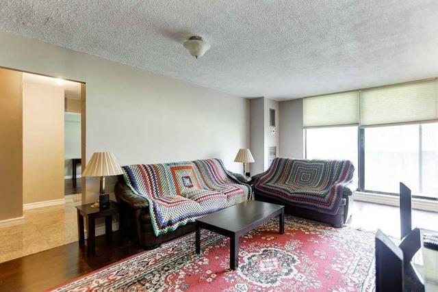 110 - 301 Prudential Dr, Condo with 2 bedrooms, 1 bathrooms and 1 parking in Toronto ON | Image 2
