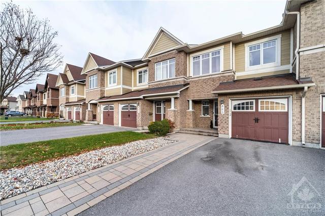 865 Ashenvale Way, Townhouse with 3 bedrooms, 3 bathrooms and 3 parking in Ottawa ON | Image 2